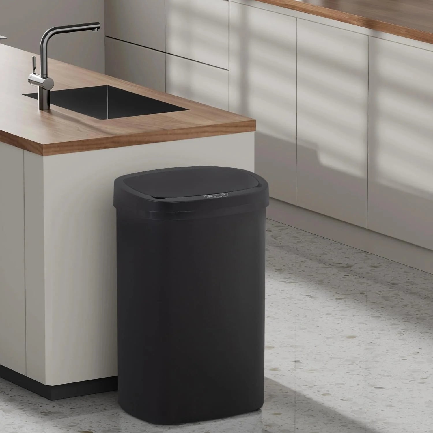 13 Gallon Plastic Touchless Kitchen Trash Can with Motion Sensor for Indoor Use(Black)